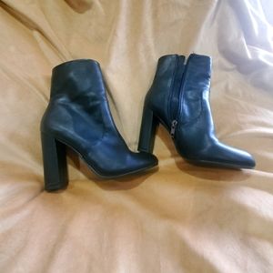 Black heeled boots